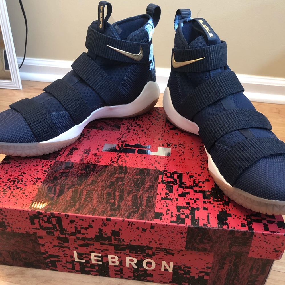 NWT LeBron Soldier 11 Gold/Midnight Navy Size 13